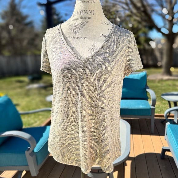 SOLD. NWT White House Black Market Animal Print Short-Sleeve V-neck Top - Picture 2 of 8